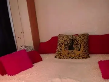 Chaturbate Live Sex Cam of camilashine