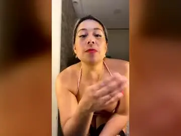 Chaturbate Watch Live Sex Cams of candy_queen81