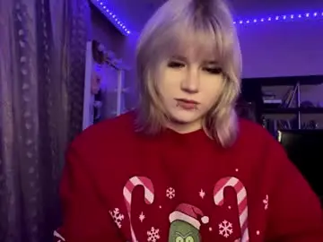 hellokinki from chaturbate