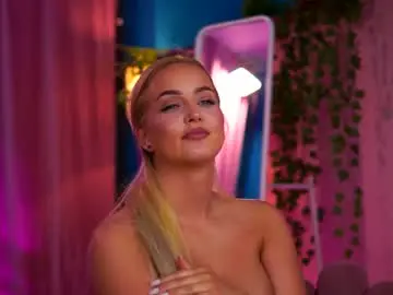 Chaturbate Best live sex cam show of elyssawetxx