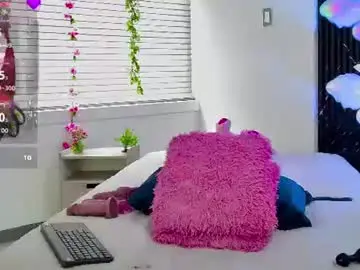 Chaturbate Live Sex Cam of aurora_petitee