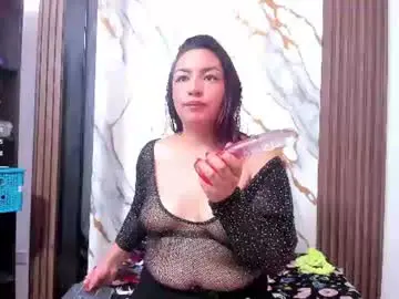 Chaturbate Live Sex Cam of lexyy24_