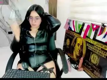 Chaturbate Adult Video Chat of queen_findom1