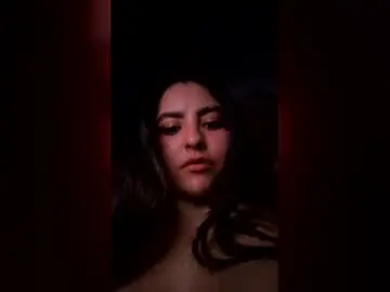 dakotaaroms from chaturbate