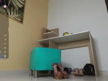 Chaturbate Nude Webcam of laura_zans_