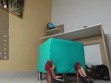 Chaturbate Adult Video Chat of laura_zans_