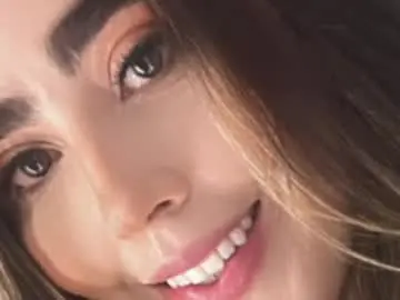 Chaturbate Live Sex Cam of emi_royse