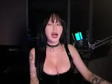 Chaturbate Live Porn of obeycarrienoona