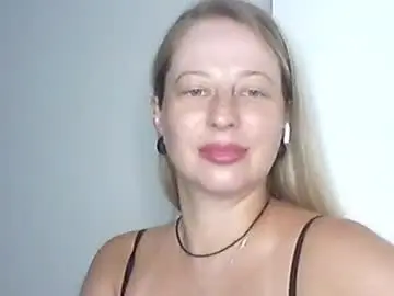Chaturbate Live Sex Cam of charmingmila