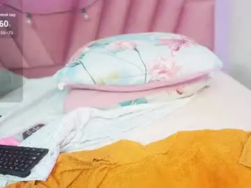 Chaturbate Live Sex Cam of hornybarelylegalgirl