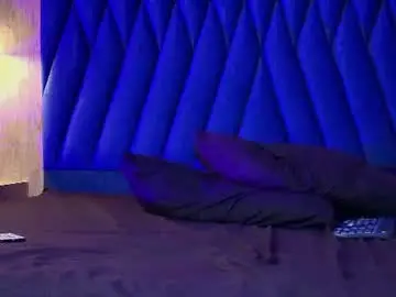 Chaturbate Live Sex Cam of lioyqueen