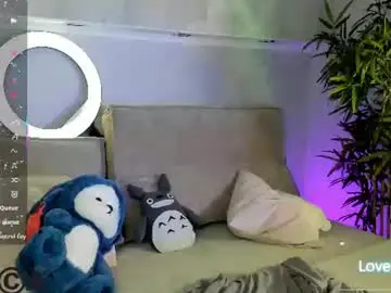 Chaturbate Live Sex Cam of kira_be11