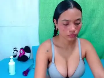 tanialuxs from chaturbate