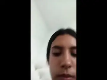 Chaturbate Live Sex Cam of lili_bloom31