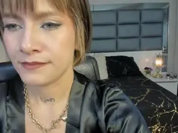 Chaturbate Live Sex Cam of mrs_regina_clk