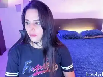 Chaturbate Live Sex Cam of lovelydollyxx_