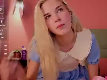 Chaturbate Live Sex Cam of bella_stewarttt