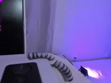 Chaturbate Live Sex Cam of evelynhoward23