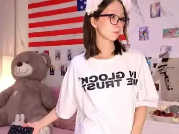 karolinacream from chaturbate