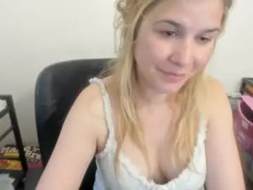 Chaturbate Free Porn Cam of artsyandcraftsy_