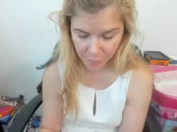 Chaturbate Live Sex of artsyandcraftsy_