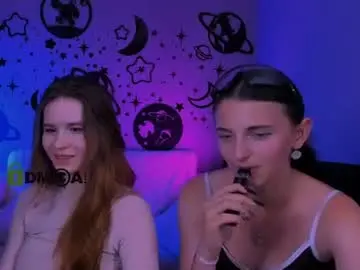 Chaturbate Sex Cam of caroline_honeyy