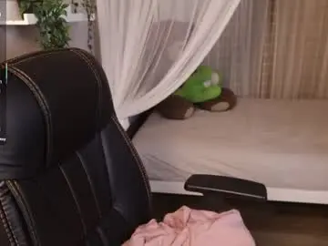 Chaturbate Live Sex Cam of emma_lirys