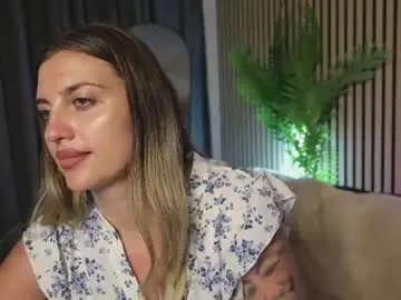 Chaturbate Live Sex Cam of ema_reese