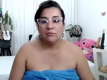 Chaturbate Sex Cam of mom_17
