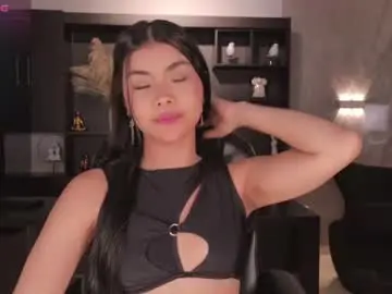 Chaturbate Nude Webcam of mialaurence_