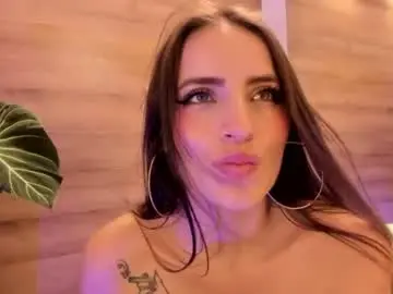 Chaturbate Best live sex cam show of reyasimos