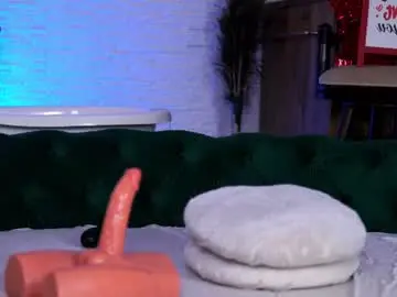 hayliemilf from chaturbate