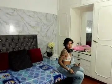 Chaturbate Adult Video Chat of ladysquirtss