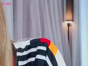 Chaturbate Live Sex Cam of sheliamuyres