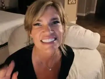 Chaturbate Live Sex of hot_wife_amber