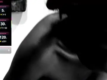 Chaturbate Live Sex Cam of emmiblaq