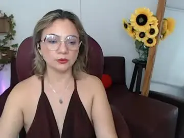 Chaturbate Live Sex Cam of lilly_milf