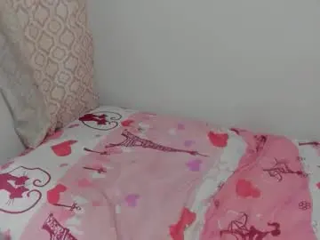 Chaturbate Live Sex Cam of dulce_lan18