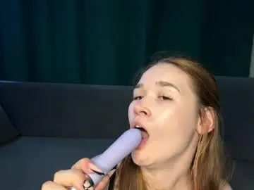 Chaturbate Live Sex Cam of lessiemccoyle