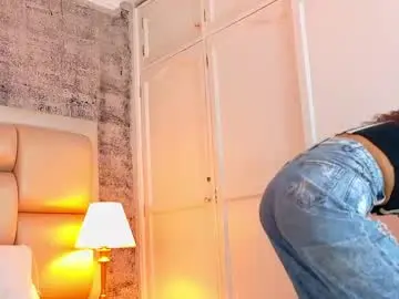 Chaturbate Live Sex Cam of aralewis