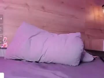 Chaturbate Live Sex Cam of bella_luvs