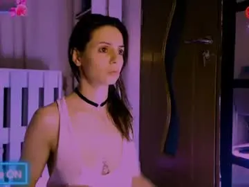 ellisa_26 from chaturbate
