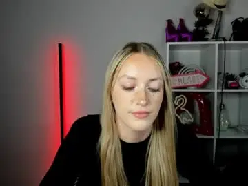 evelynblond from chaturbate