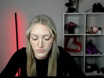 Chaturbate Live Sex Cam of evelynblond