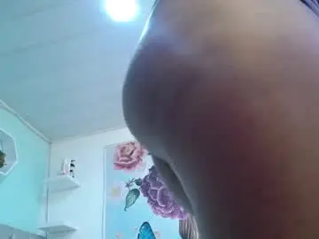 Chaturbate Nude Webcam of maylin_hornyy19