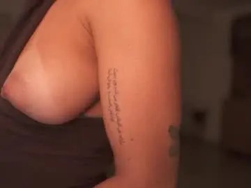 Chaturbate Live Sex Cam of mykinkybunny
