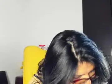 adriana71 from chaturbate