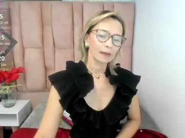 Chaturbate Nude Webcam of issa_milf__