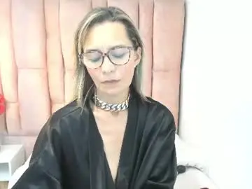 Chaturbate Nude Webcam of issa_milf__