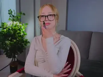 Chaturbate Live Sex Cam of imeldamoxey